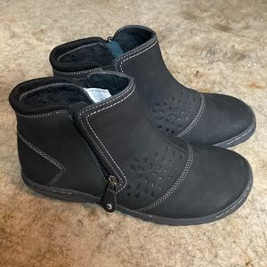 JBU by Jambu black water resistant boots. Size 7.5